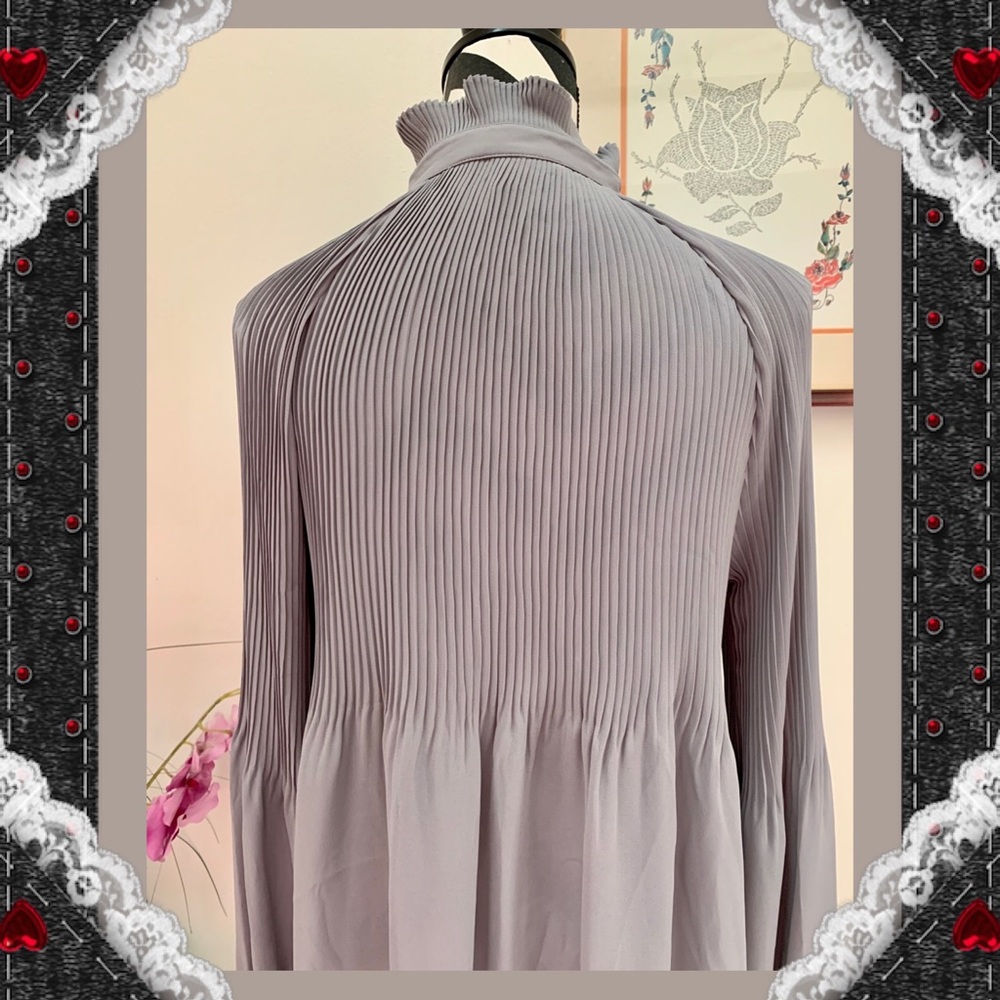Banana Republic Tied Neck Pleated Blouse - Picture 7 of 8